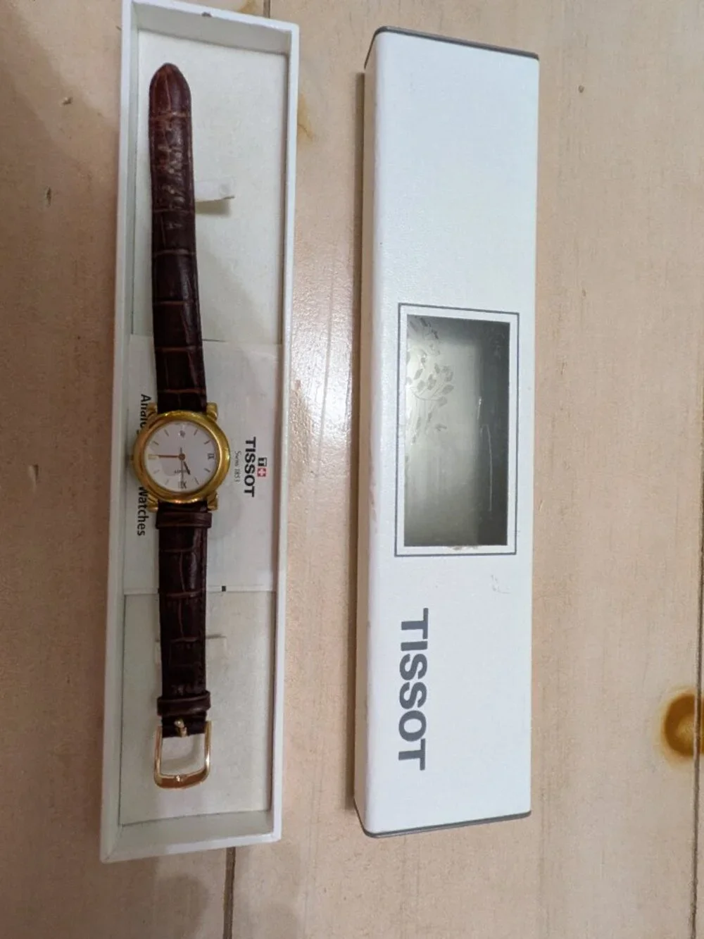 Vintage Tissot Swiss Made Women's Quartz Gold Tone Watch Brown Leather Strap